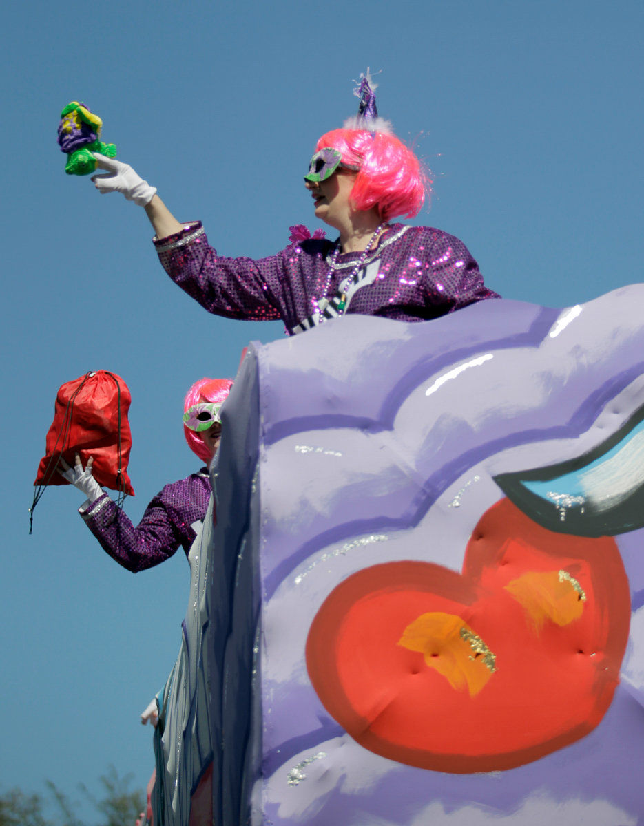 Krewe of Iris 2017 rolls in New Orleans: See Mardi Gras parade photos